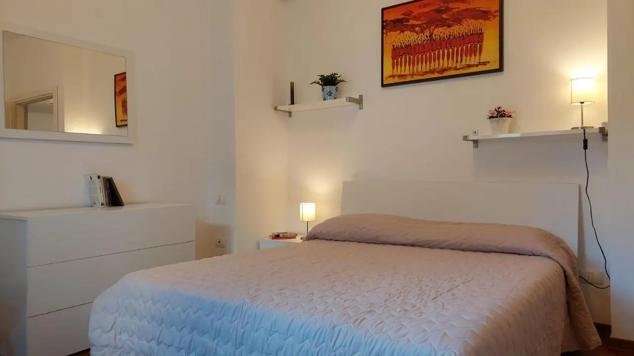 Casa Vacanze I Leoni 엠폴리